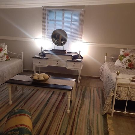 Roses&Pebbles B&B Guest House Klerksdorp Esterno foto