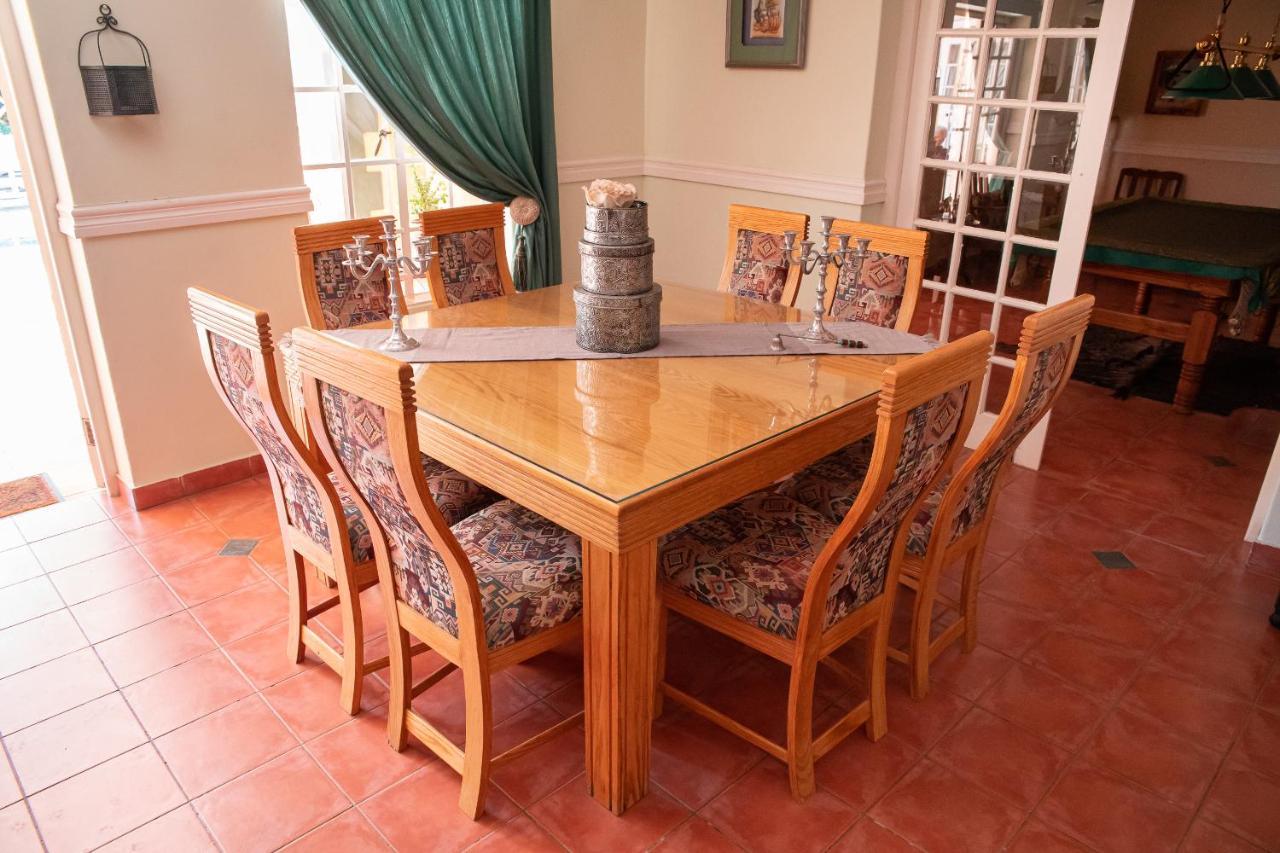 Roses&Pebbles B&B Guest House Klerksdorp Esterno foto