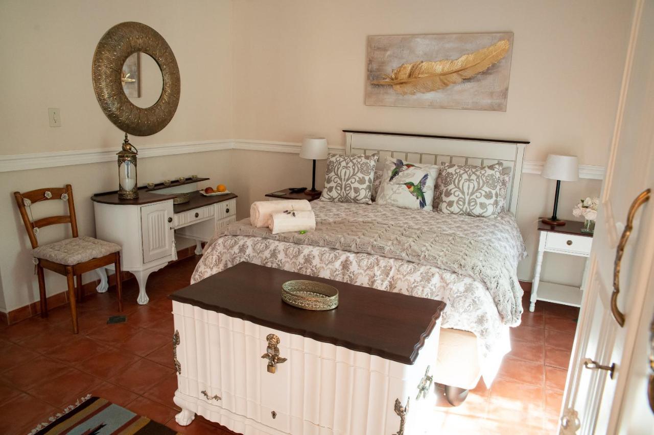 Roses&Pebbles B&B Guest House Klerksdorp Esterno foto