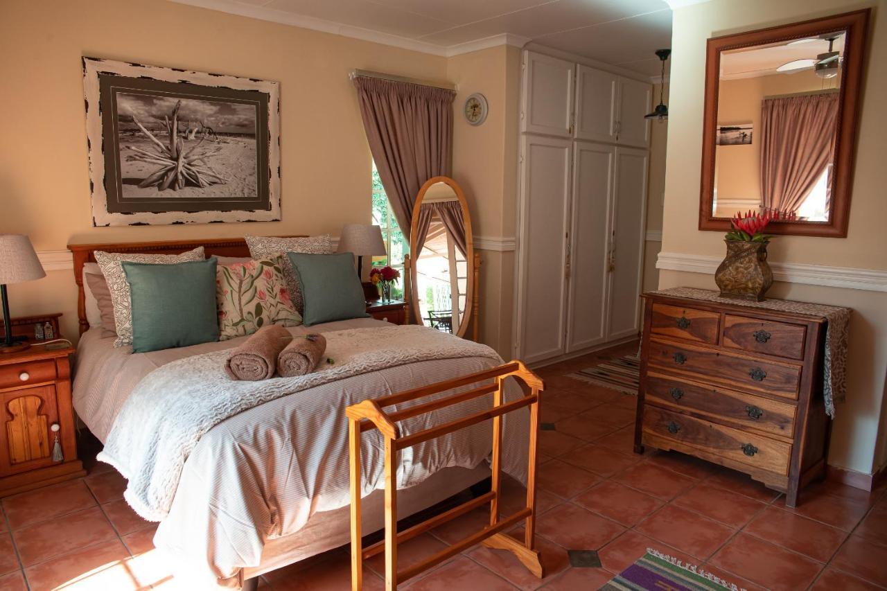 Roses&Pebbles B&B Guest House Klerksdorp Esterno foto