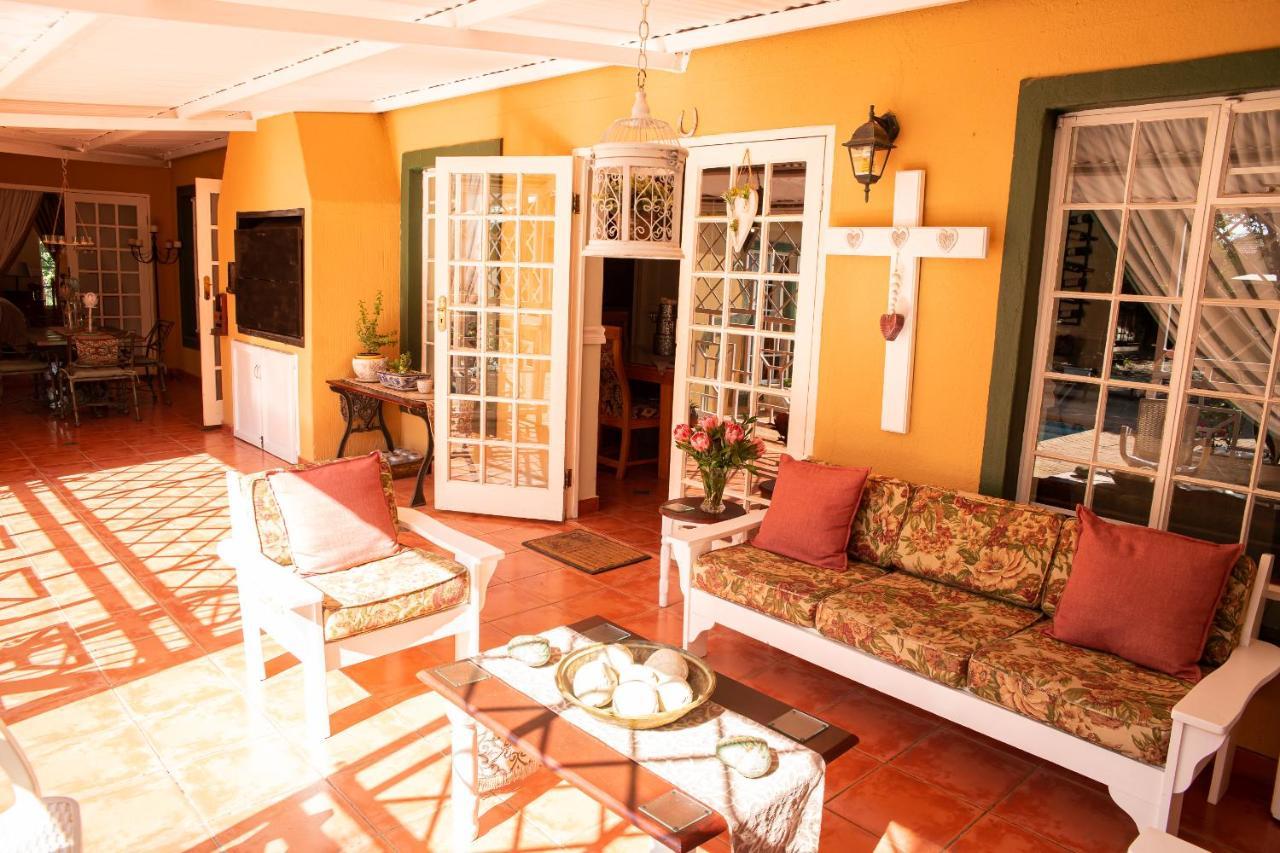 Roses&Pebbles B&B Guest House Klerksdorp Esterno foto