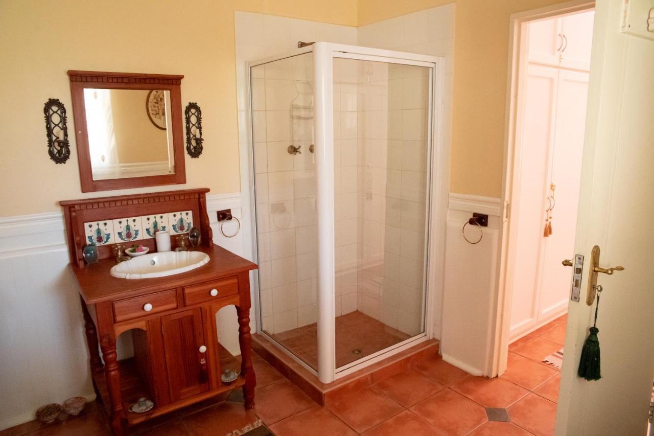 Roses&Pebbles B&B Guest House Klerksdorp Esterno foto