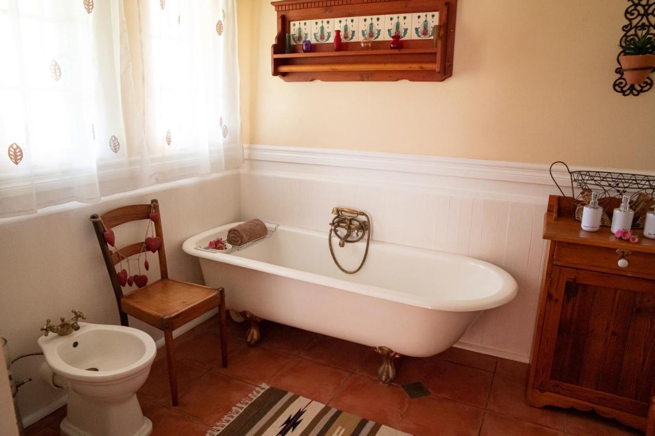 Roses&Pebbles B&B Guest House Klerksdorp Esterno foto