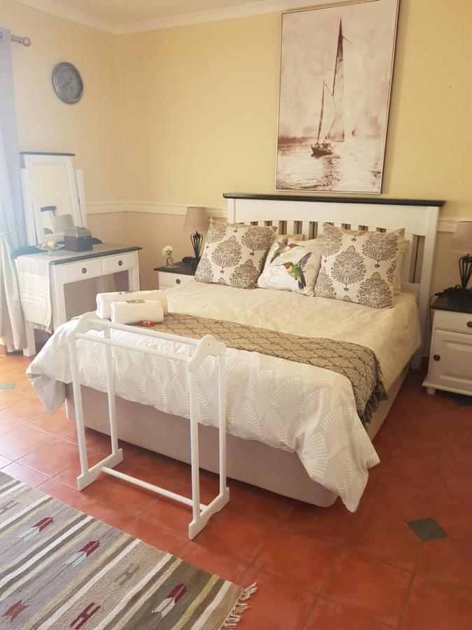 Roses&Pebbles B&B Guest House Klerksdorp Esterno foto