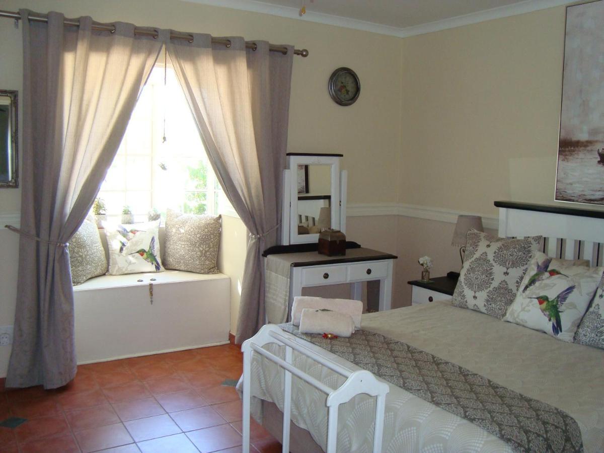 Roses&Pebbles B&B Guest House Klerksdorp Esterno foto