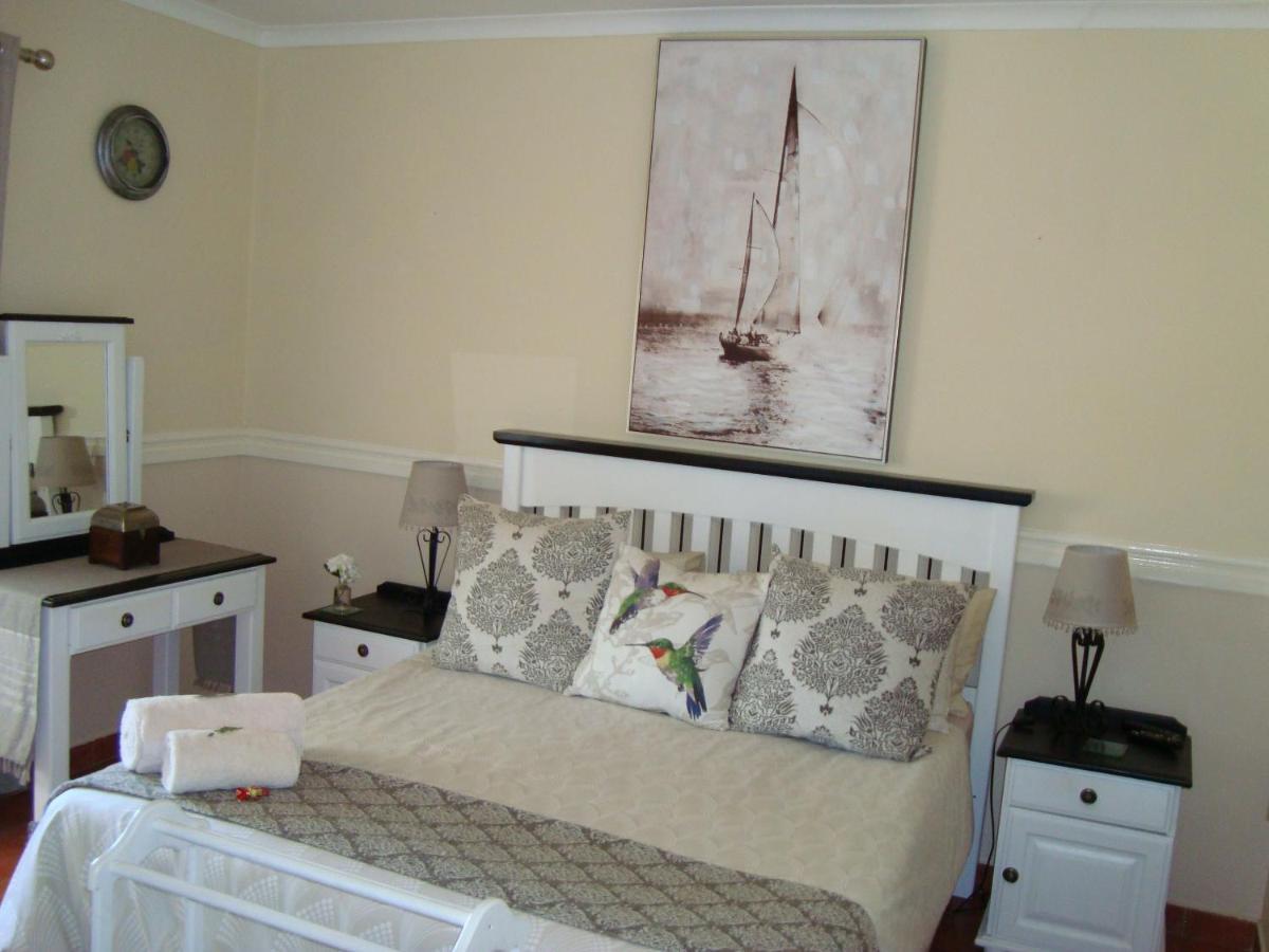 Roses&Pebbles B&B Guest House Klerksdorp Esterno foto